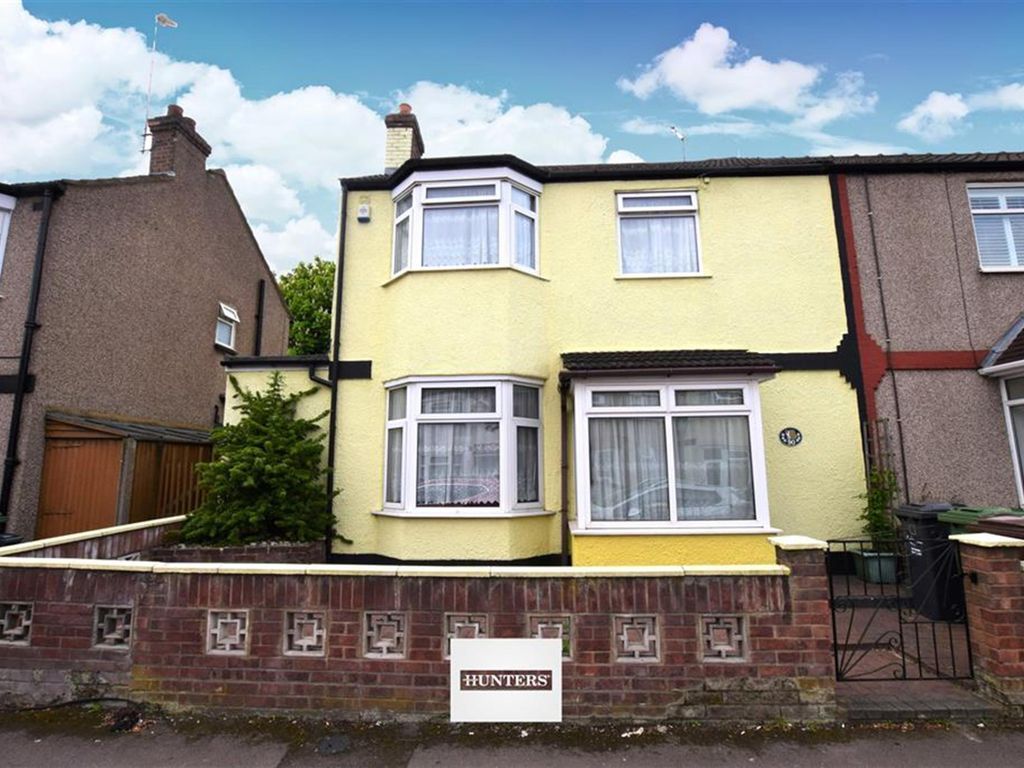 Property photo 1 of 11 3 Bed Terraced House To Rent Heath Road, Romford Rm6