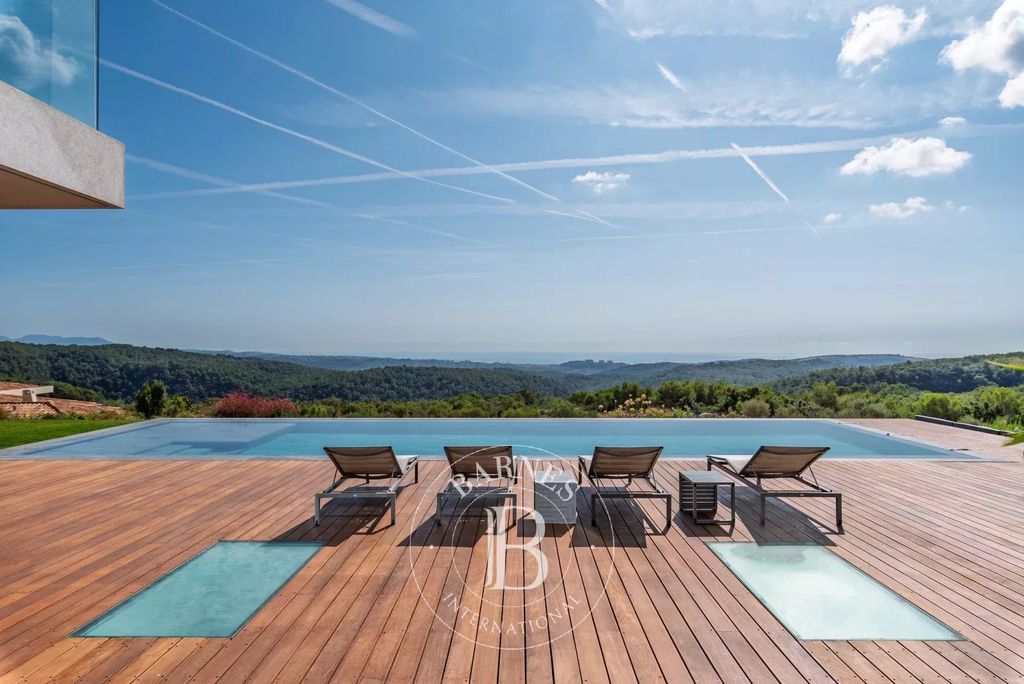 Property photo 2 of 33