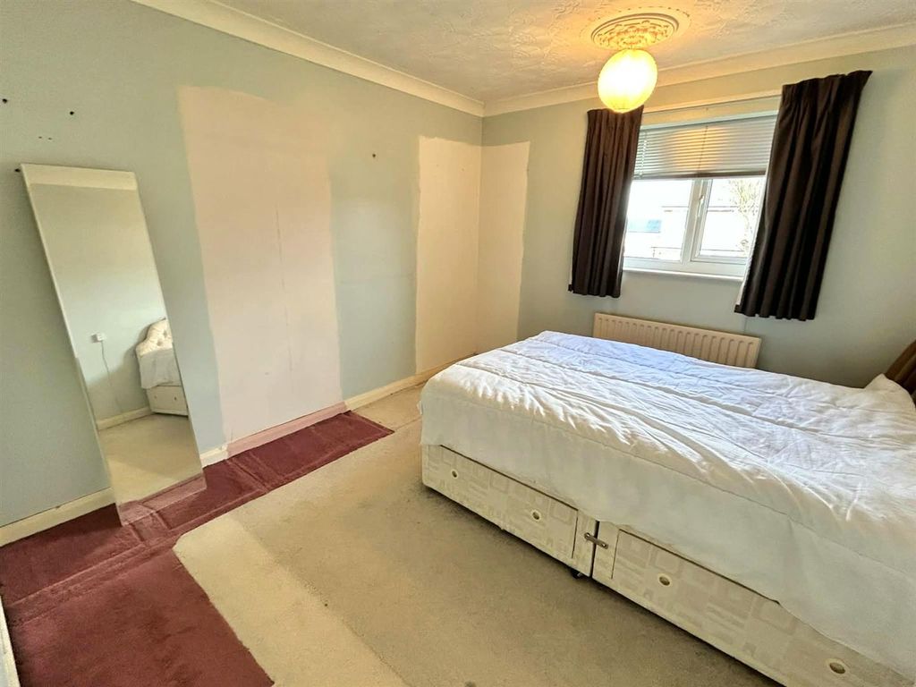 Property photo 3 of 8 Bedroom One