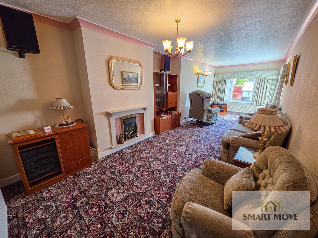 Property photo 2 of 19 Lounge