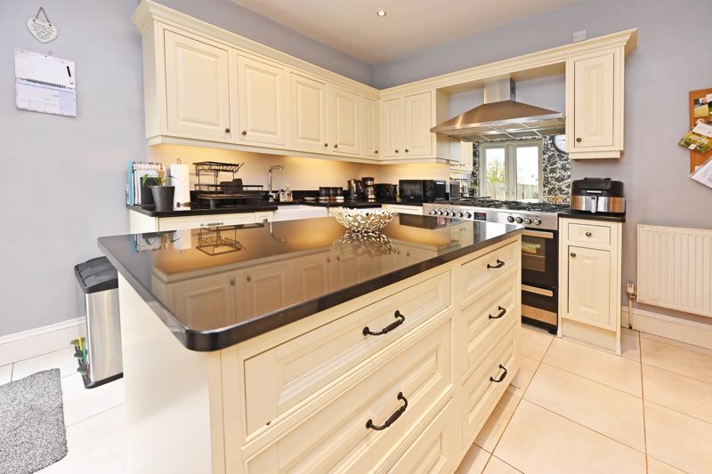 Property photo 2 of 32 Breakfast Kitchen