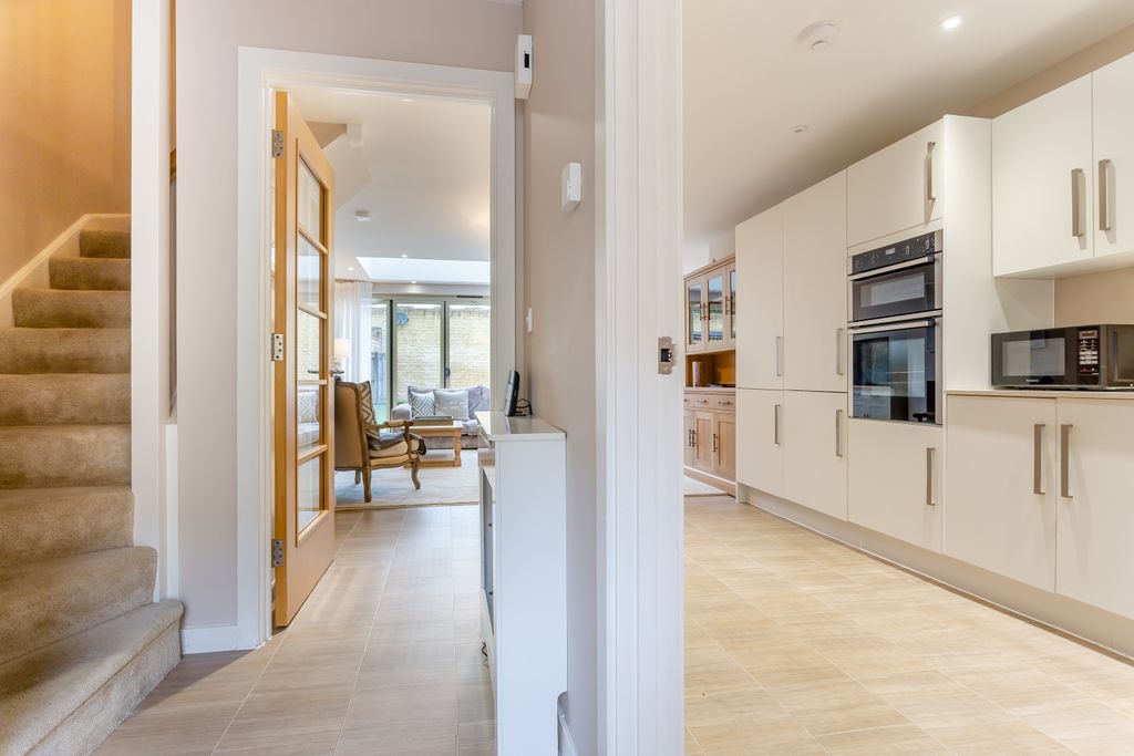 Property photo 2 of 15 8625497-Interior01