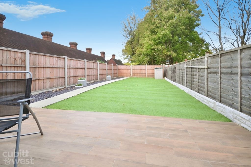 Property photo 3 of 7 Communal Garden