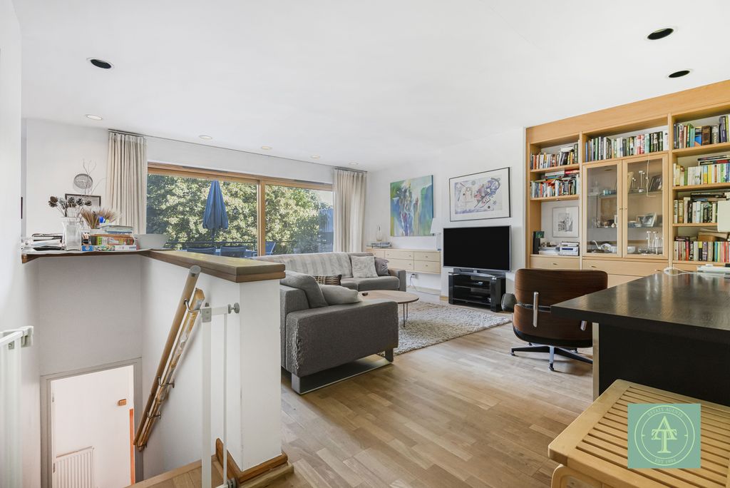 Property photo 2 of 37 Gallery