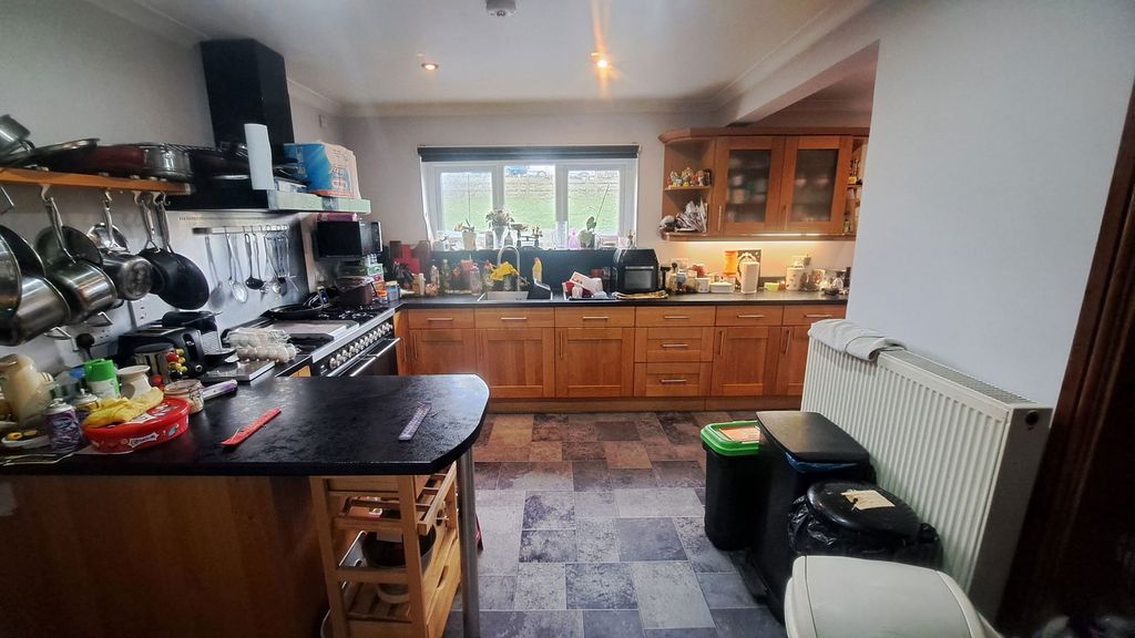 Property photo 3 of 21