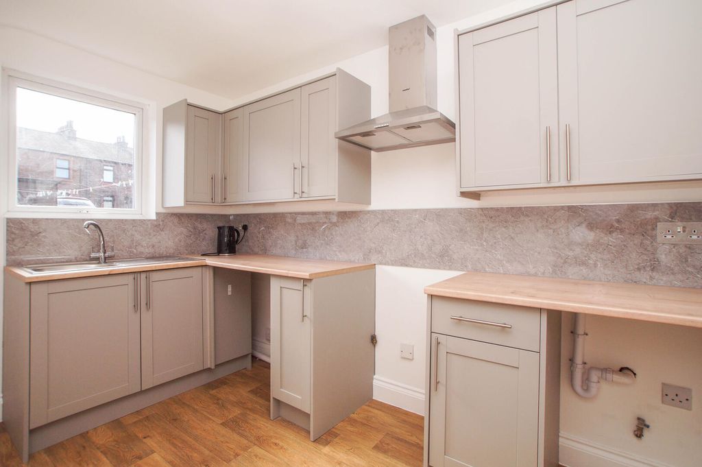 Property photo 2 of 15 Kitchen