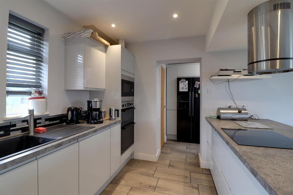 Property photo 3 of 25