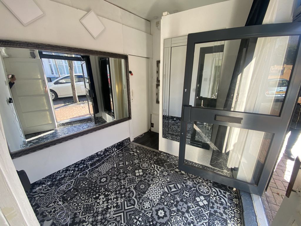 Property photo 3 of 4