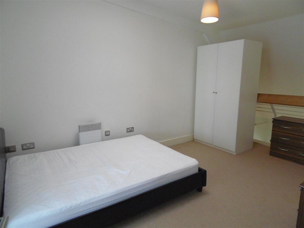 Property photo 3 of 9 Bedroom