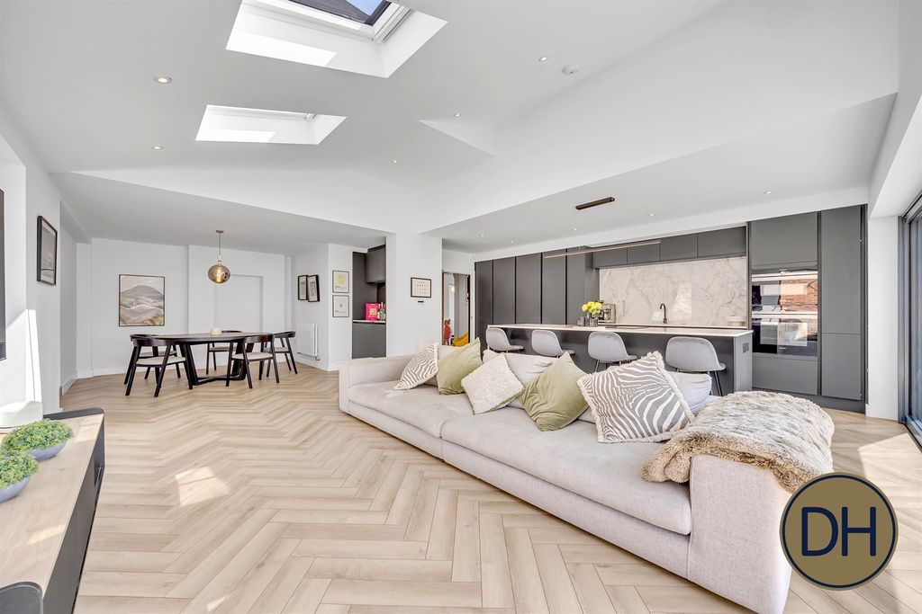 Property photo 3 of 26 Bushey Lea - Ongar