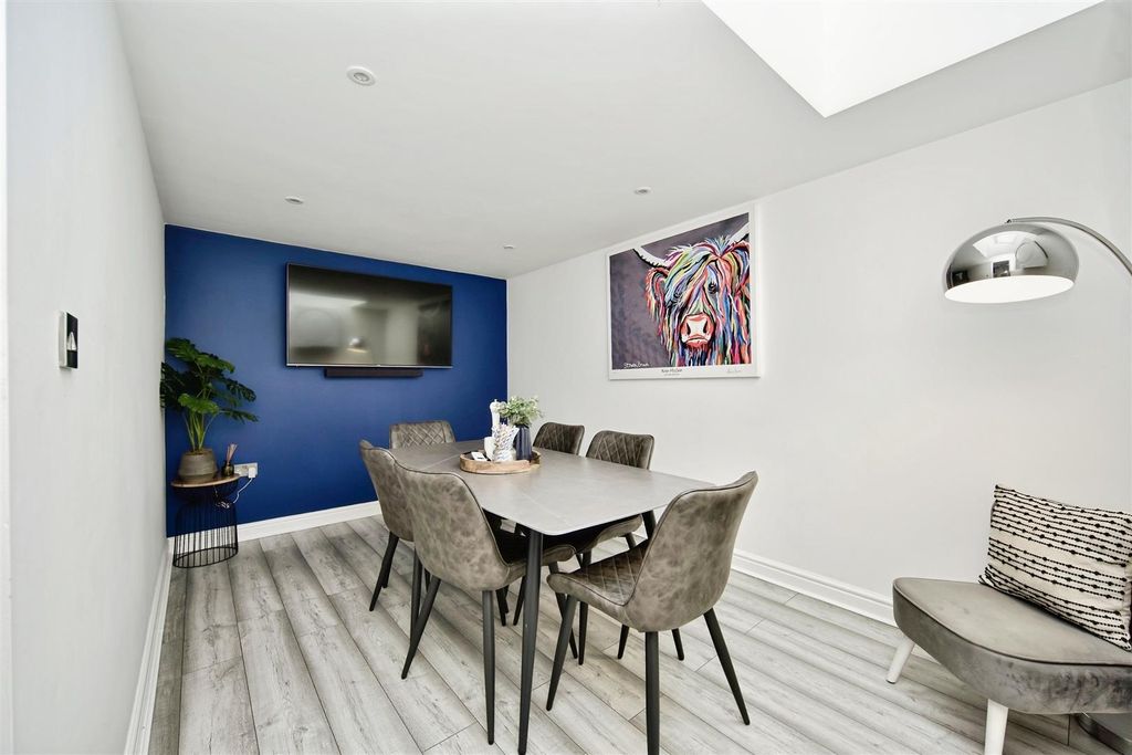 Property photo 3 of 17 Dining Room