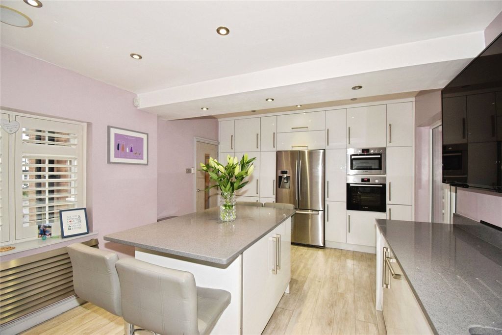 Property photo 2 of 26 Picture No. 15