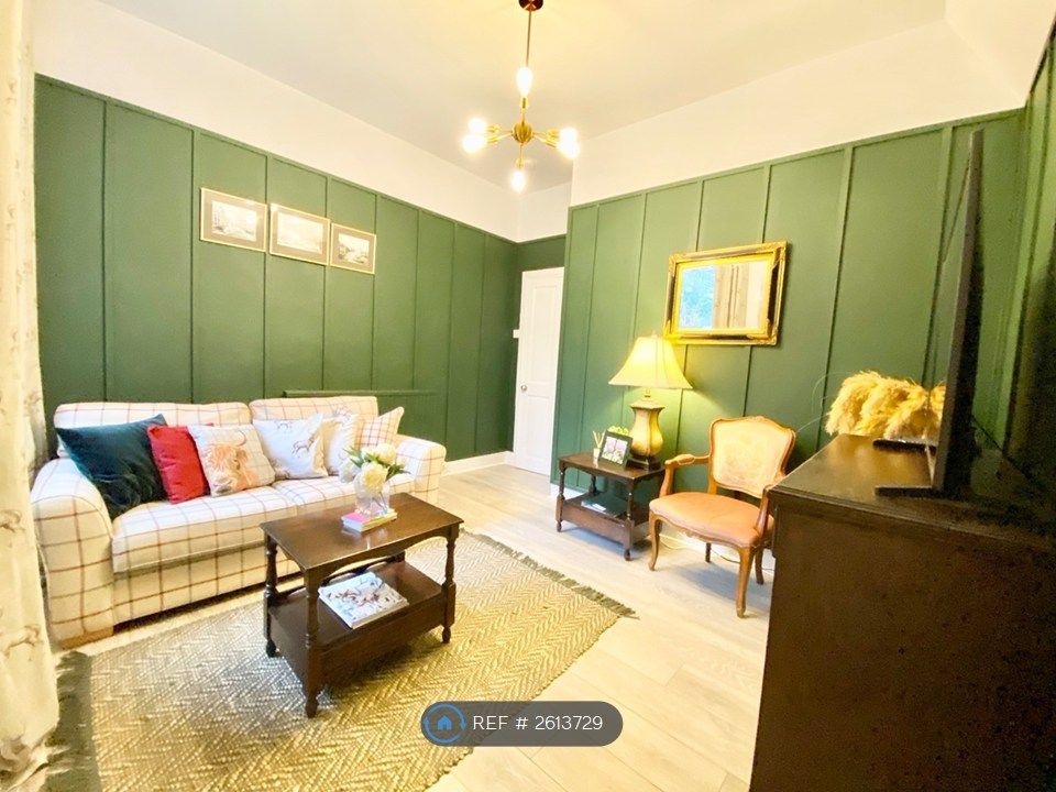 Property photo 1 of 12 Lounge