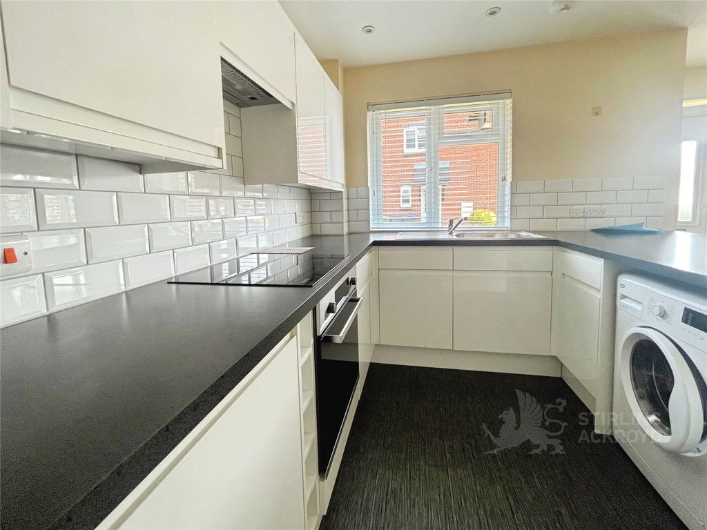 Property photo 3 of 8 Kitchen