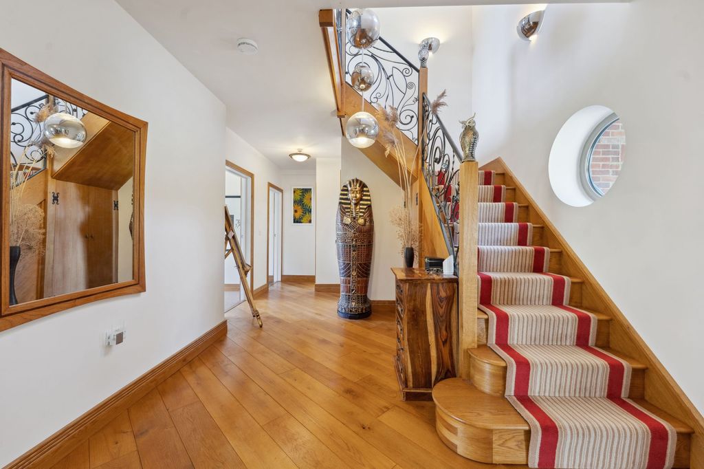 Property photo 3 of 33
