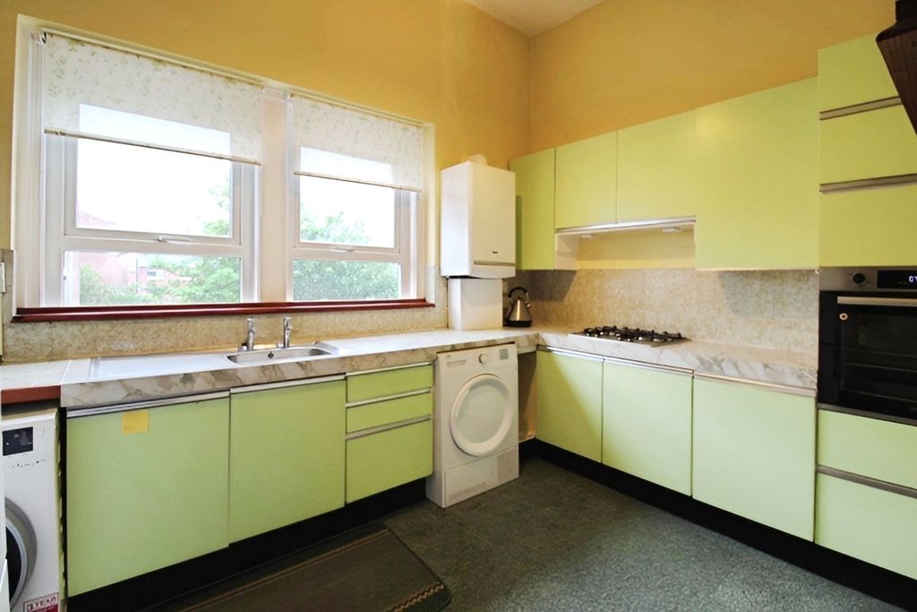 Property photo 3 of 9 Kitchen