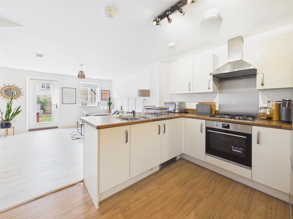Property photo 2 of 13