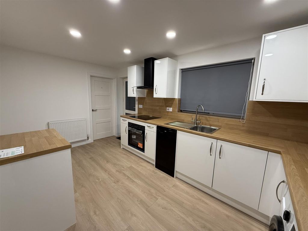 Property photo 3 of 17 481A2CD8-2911-40B4-B85F-C76D92F80208.Jpg