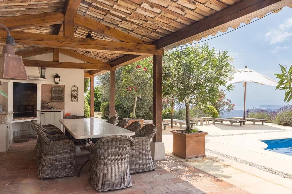 Property photo 2 of 26