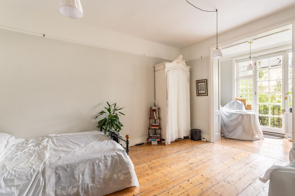 Property photo 2 of 10 Cromwell Road-5.Jpg