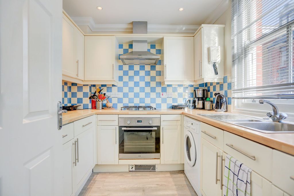 Property photo 2 of 17