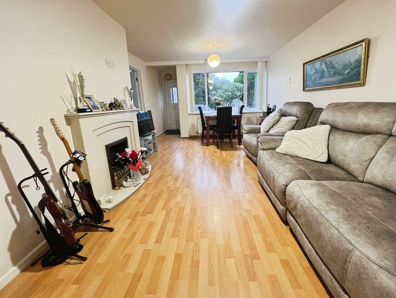 Property photo 2 of 16 Lounge