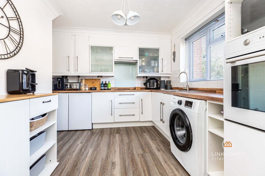 Property photo 2 of 29