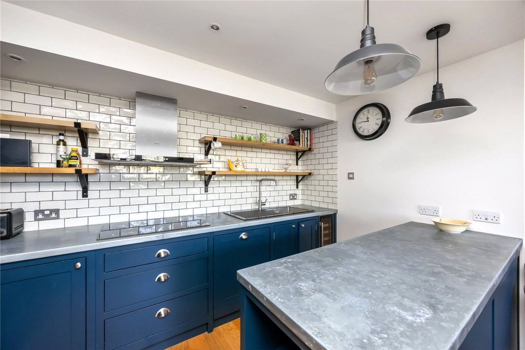 Property photo 2 of 18 Picture No. 19
