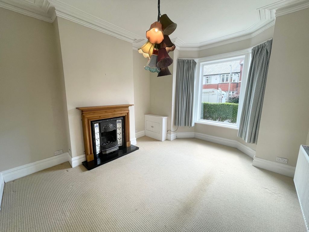 Property photo 3 of 11 Lounge