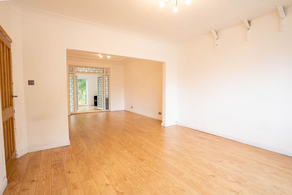 Property photo 2 of 23