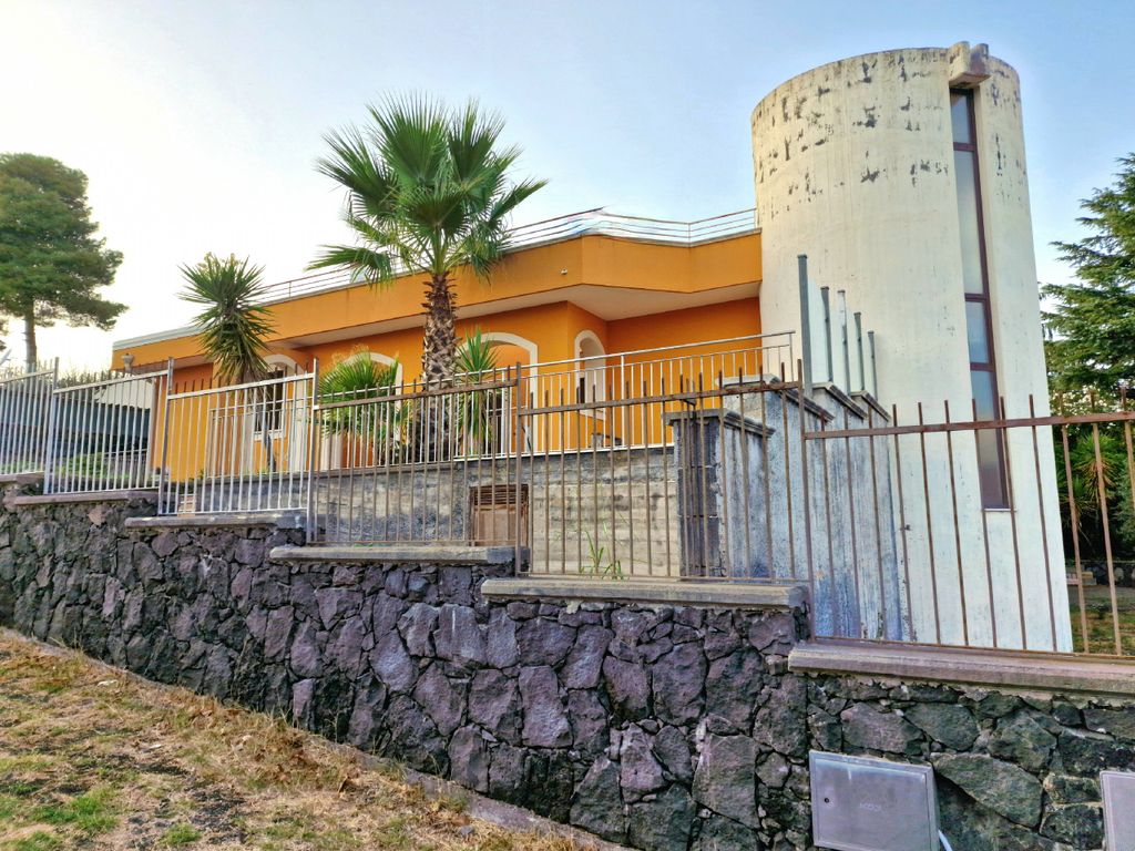 Property photo 1 of 40