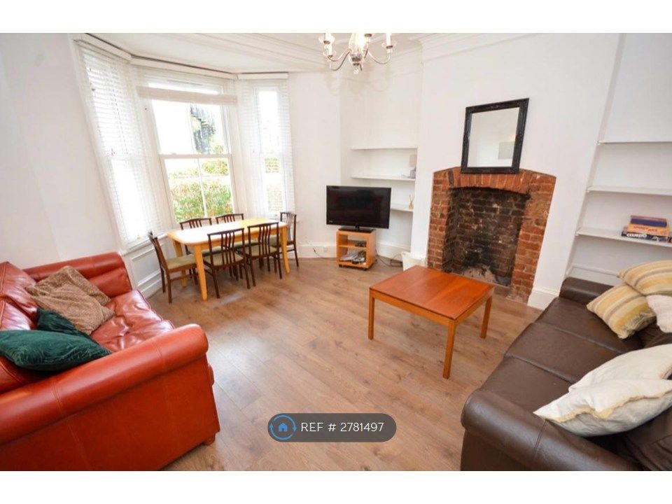 Property photo 1 of 10 Lounge