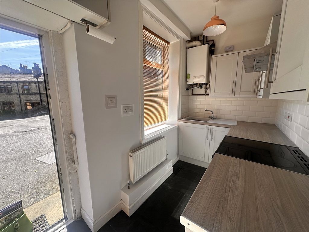 Property photo 3 of 9 Kitchen