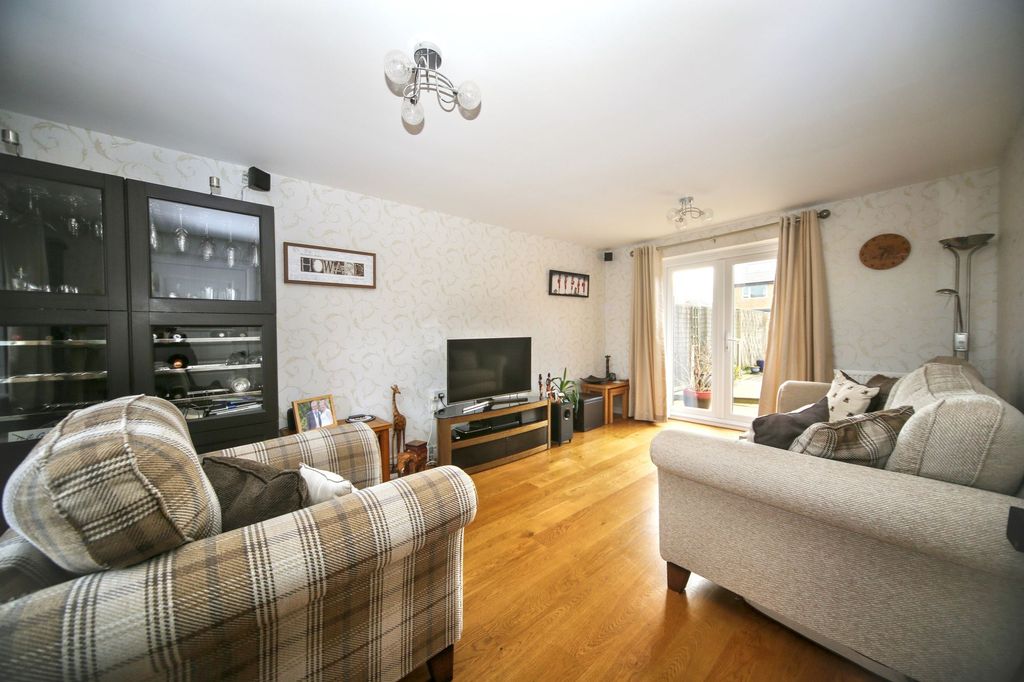 Property photo 3 of 27