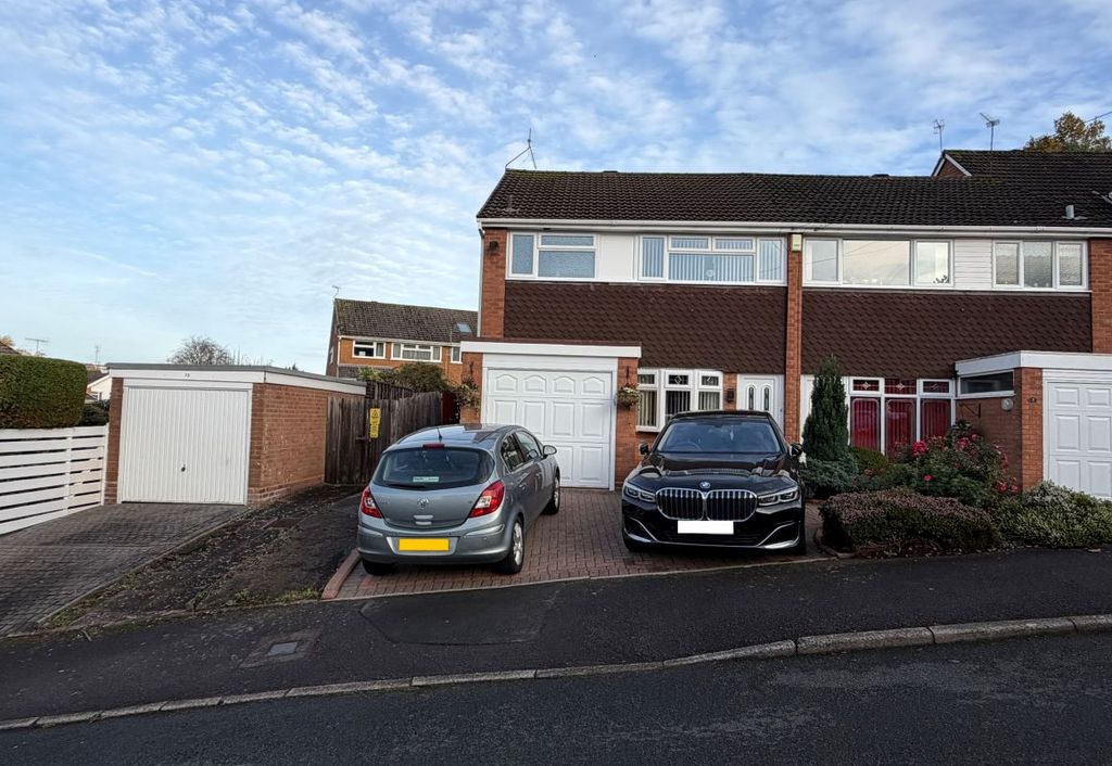 Property photo 1 of 2 1 Woodleigh Close