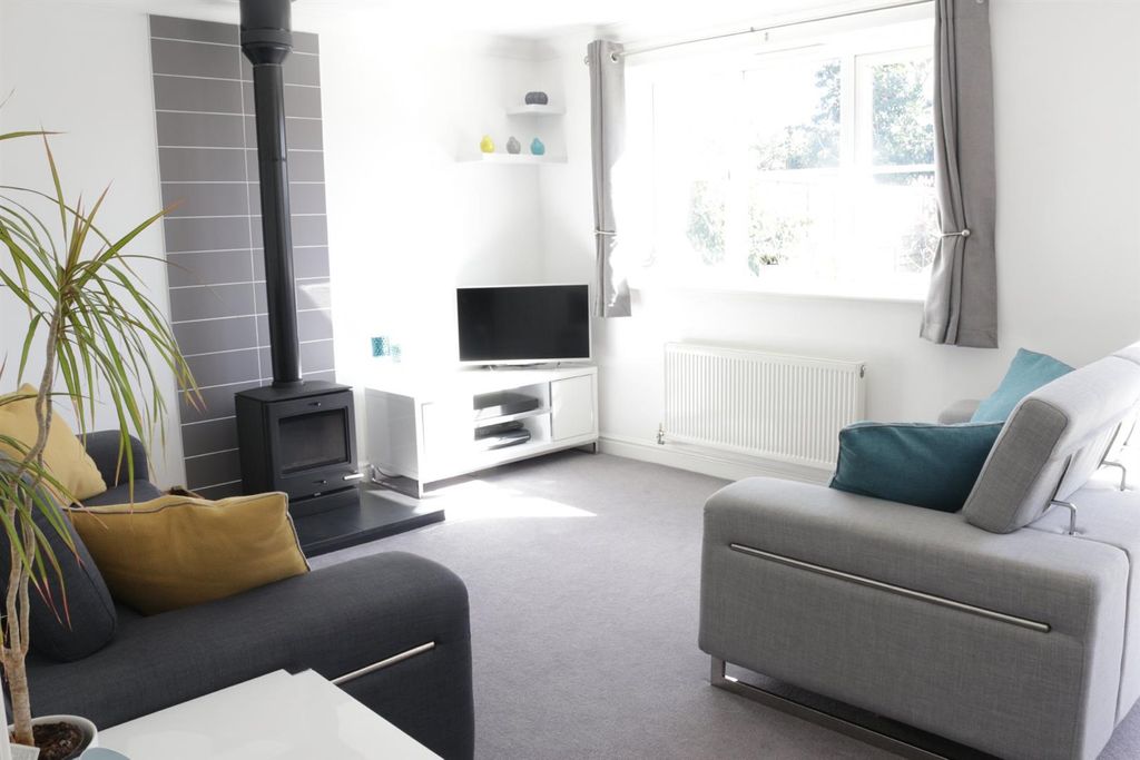 Property photo 2 of 15 Living Room