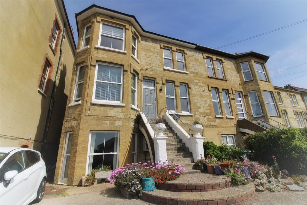 Property photo 1 of 33
