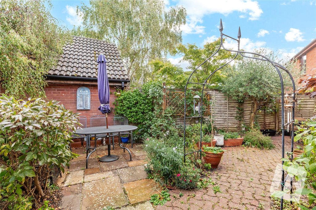 Property photo 2 of 19 Courtyard