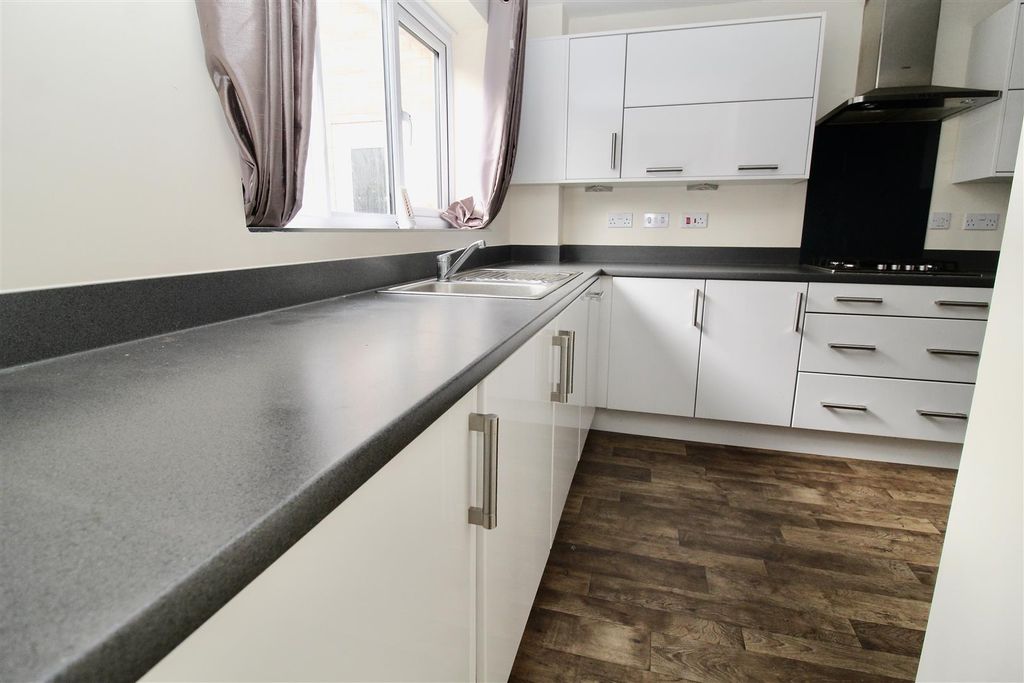 Property photo 3 of 16 Kitchen/Dining Room