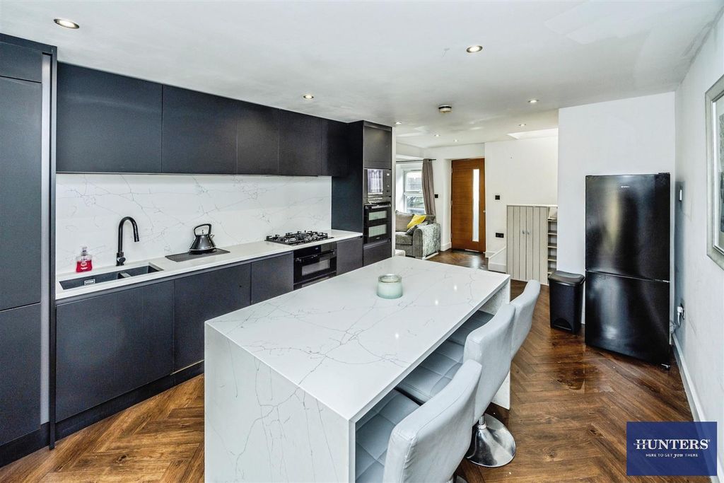 Property photo 3 of 18 7Ff70c29-3Dhrast-310326-7.Jpg