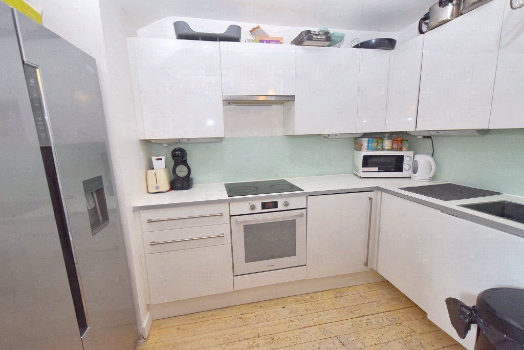 Property photo 3 of 11 Kitchen Area