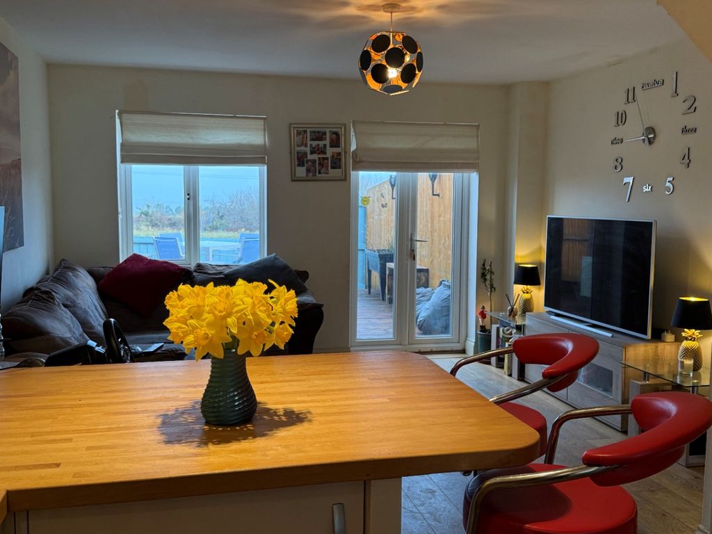 Property photo 3 of 18 4927562