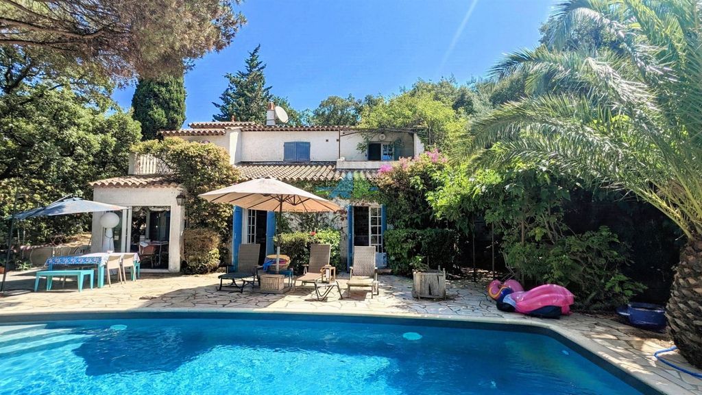 Property photo 1 of 12 Villa With Pool For Sale Les Issambres