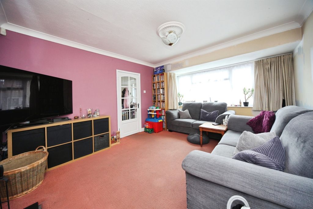 Property photo 3 of 11
