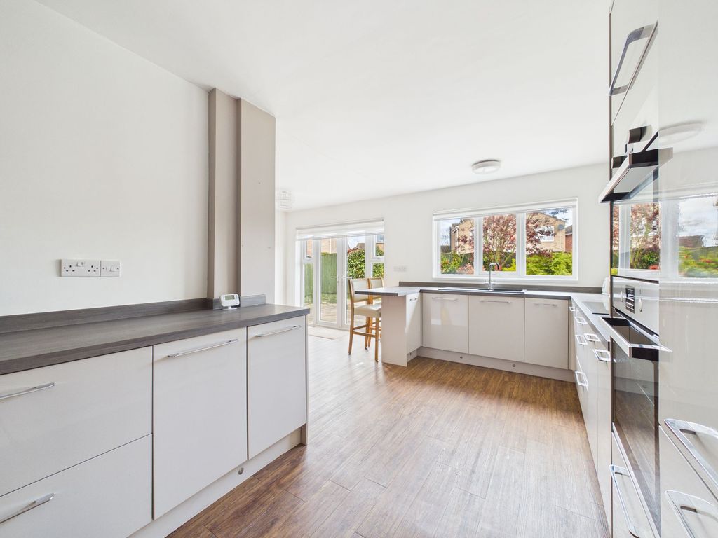 Property photo 3 of 22 Dining Kitchen