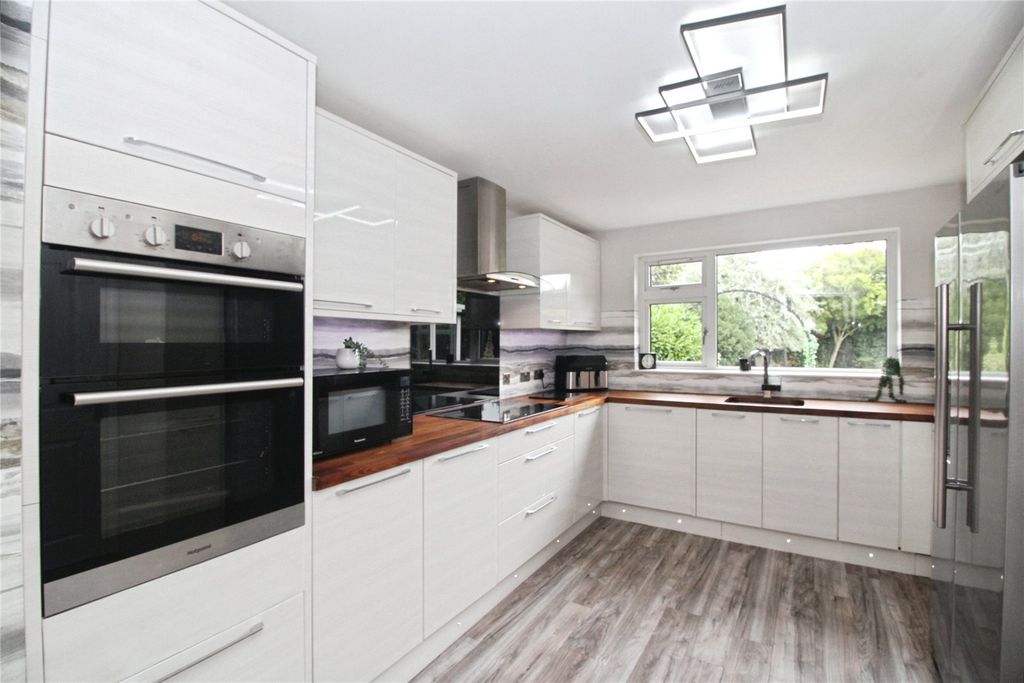 Property photo 2 of 21 Breakfast Kitchen