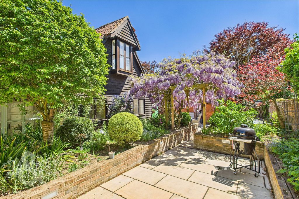Property photo 2 of 46