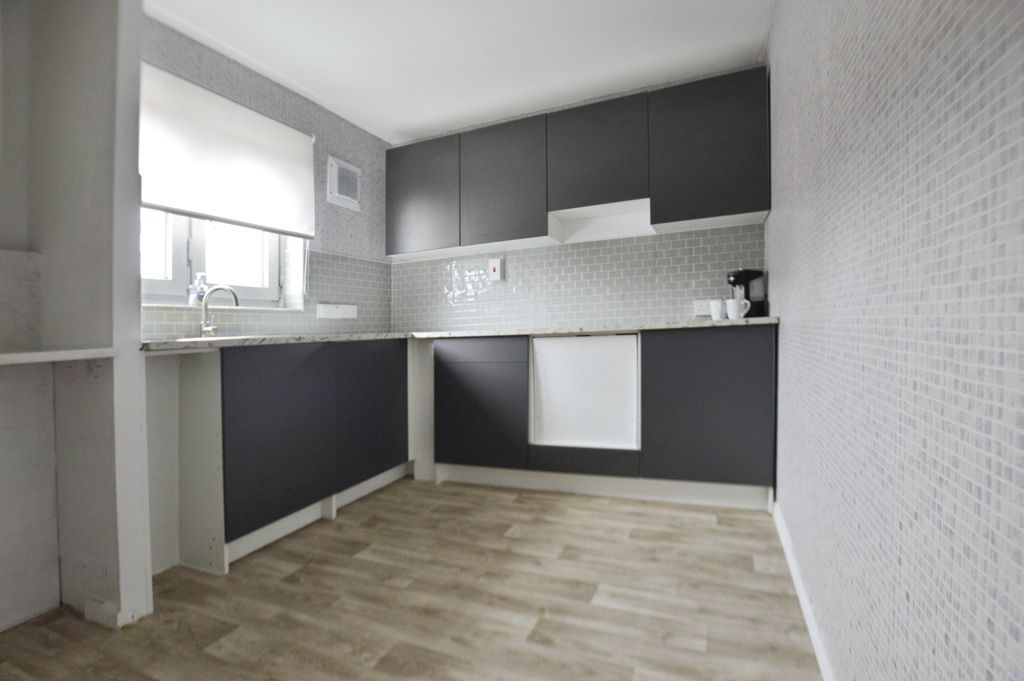 Property photo 3 of 8 Pbox-Img.Jpg