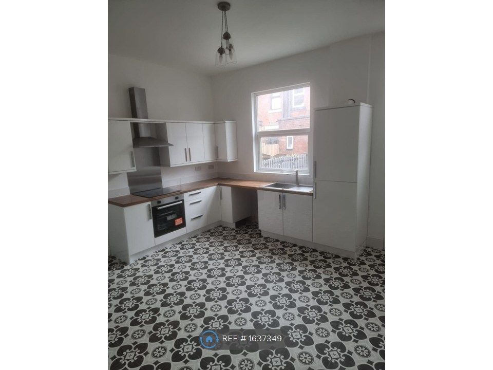 Property photo 3 of 13 Kitchen