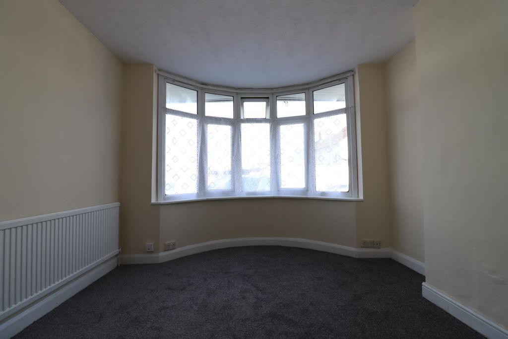 Property photo 3 of 15 3 Bedroom Semi Detached For Rent